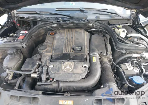 2013 Mercedes-Benz C 250 Luxury z USA, uszkodzony, nr VIN WDDGF4HB8DR271289